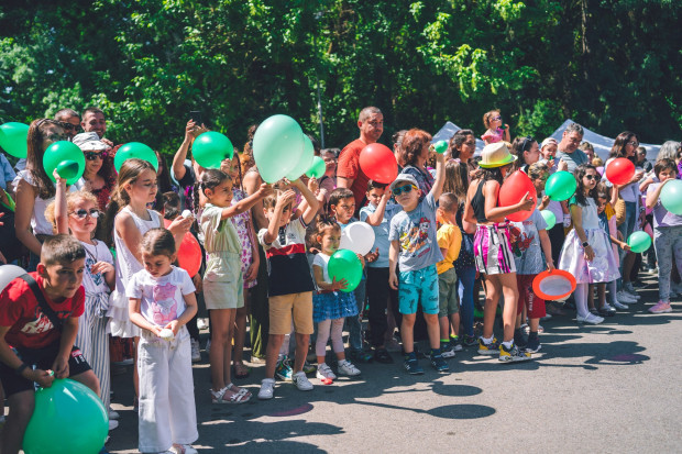 Стотици детски усмивки, много емоции, балони и пъстри анимационни герои на първи юни в Ямбол