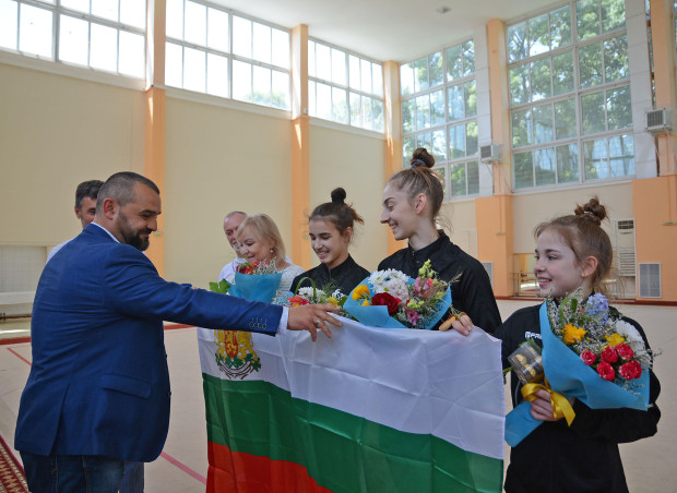 Изпратиха с церемония златните момичета от лагера край Варна за Олимпийските игри